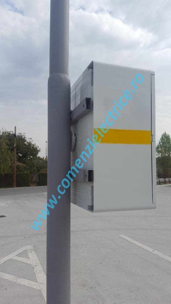 Stalpi de iluminat (LED si panou fotovoltaic)